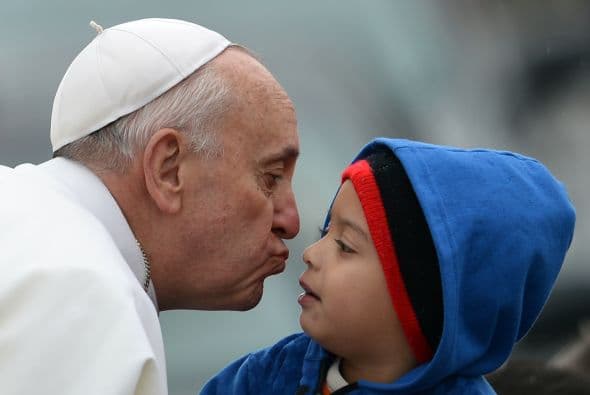 Durante su visita a Brasil el año pasado muchos pequeños mostraron su cariño al Papa.