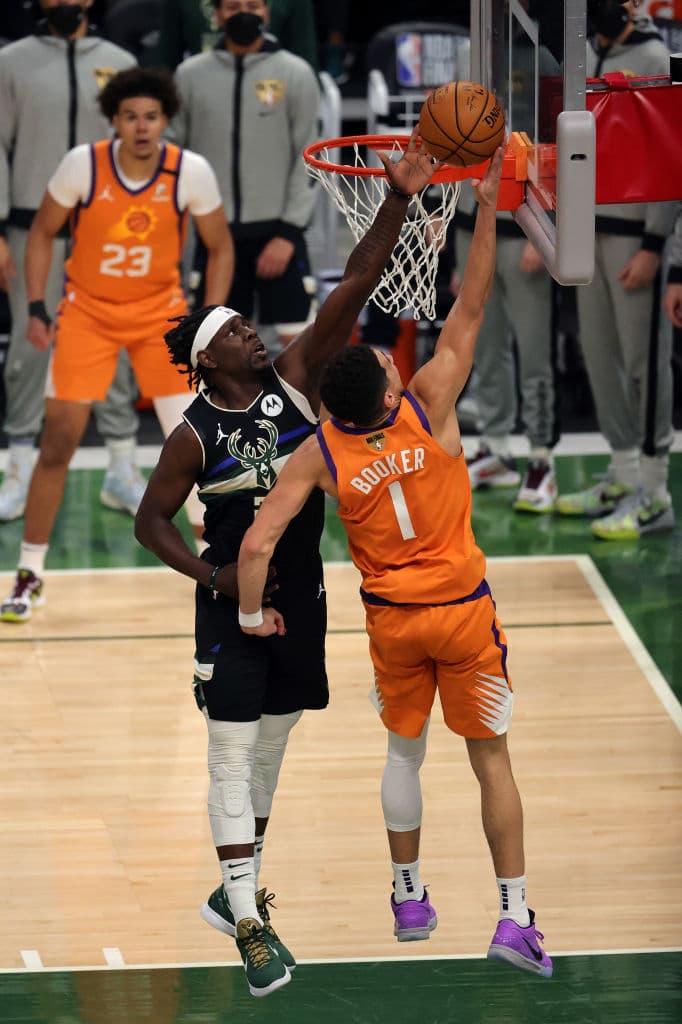 Giannis Antetokoumpo brilla con los Milwaukee Bucks y logran remontar una ventaja de 0-2 para quedar campeones de la NBA. Los Bucks vencieron a los Suns 98-105 en el sexto juego de las Finales.