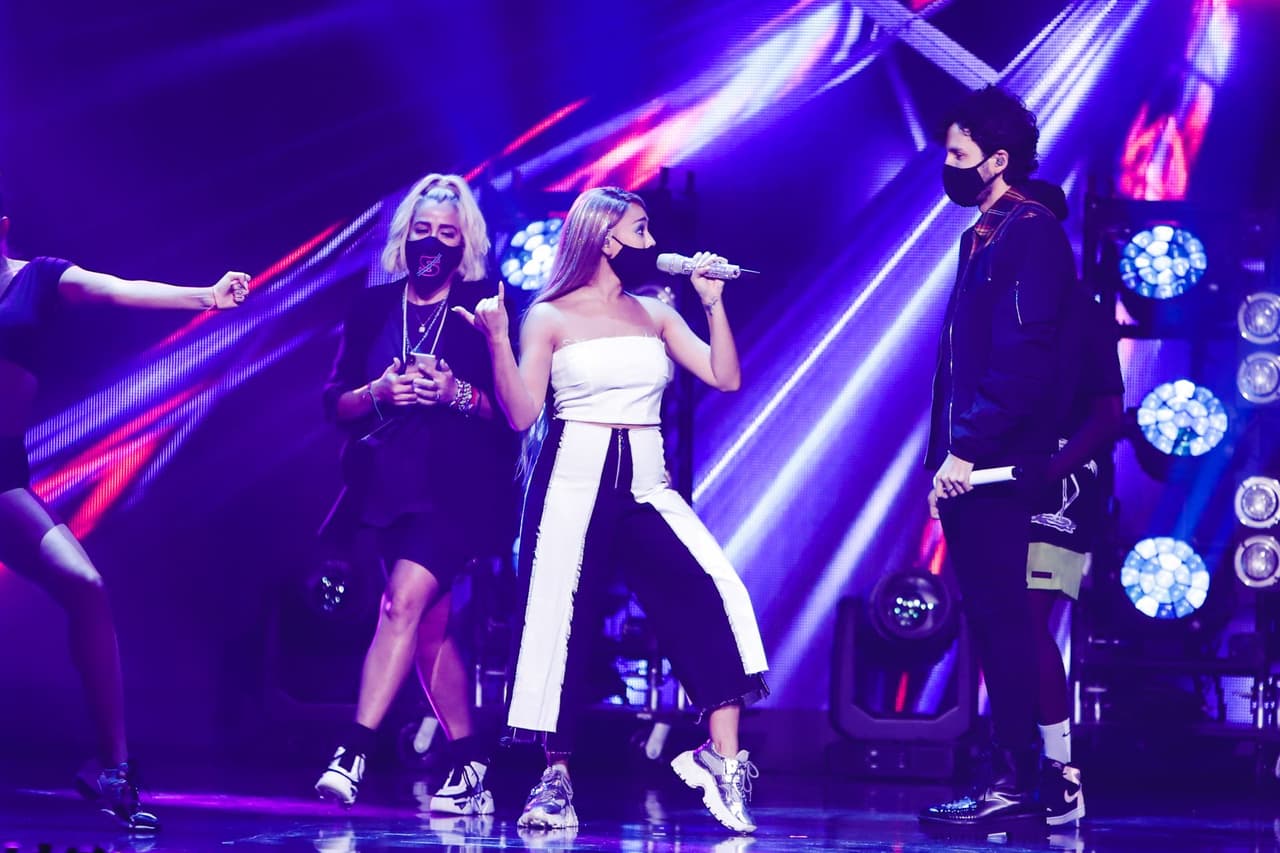 Ellos interpretarán su más reciente sencillo 'No Bailes Sola', el cual es todo un éxito.