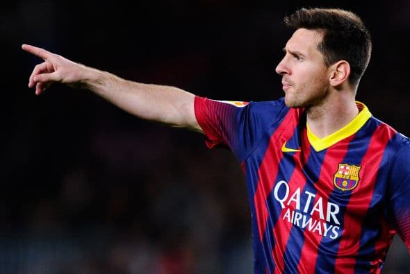 Una vez que se ha hecho efectiva la renovación del contrato de Leo Messi por el FC Barcelona, el jugador blaugrana pasa a liderar el ranking de los jugadores con los salarios más altos del fútbol mundial.