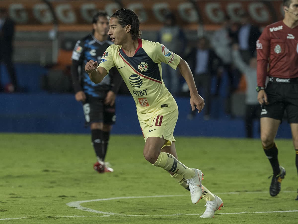 El delantero juvenil Diego Lainez fue la figura al anotar dos goles en la victoria del América como visitante 3-1 sobre Pachuca por la jornada 3 del Apertura 2018 en la Liga MX.