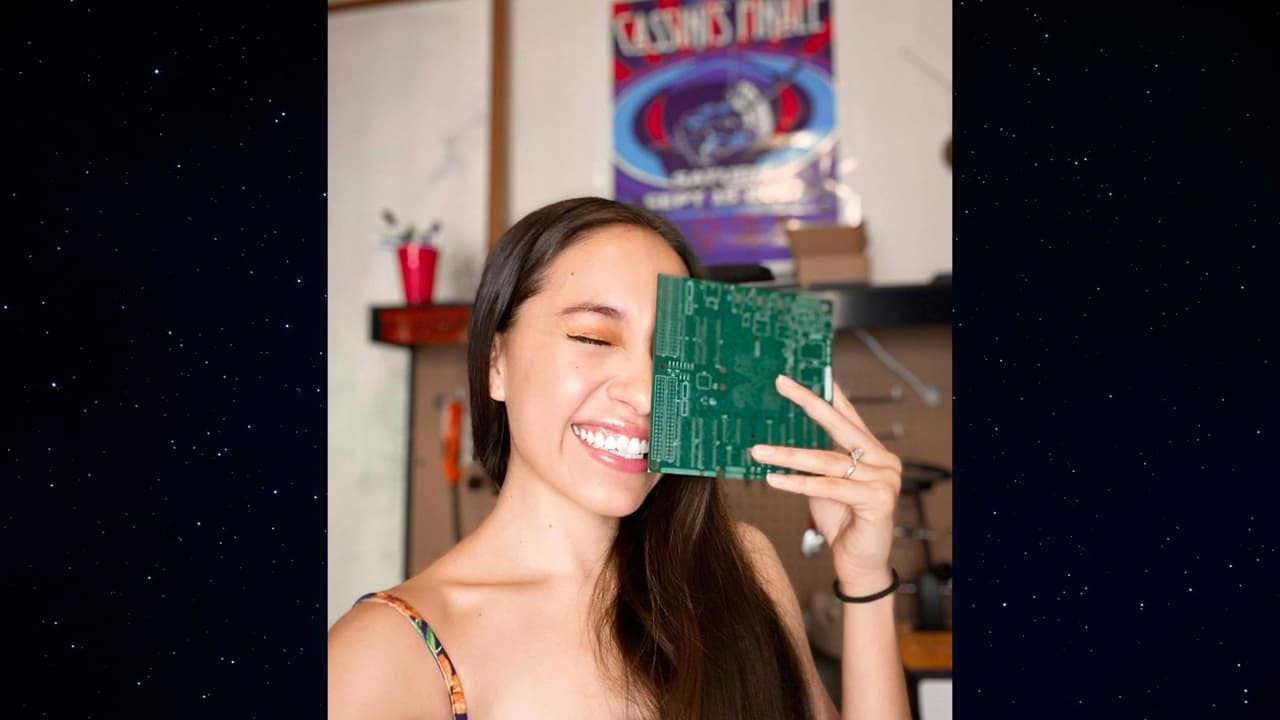 Katya ahora está haciendo un master en Ingeniería eléctrica en la Universidad de Hopkins. Durante su carrera como mujer en el área de STEM ha visto la poca representación de las hispanas en este campo.