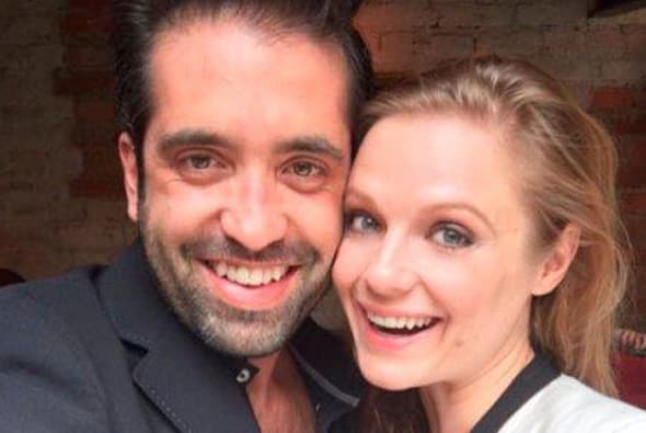 La esposa de Rodrigo Moreira relató que sí le preocupó dar a luz durante la crisis sanitaria del covid-19: “Claro, un parto en sí es siempre preocupante, yo tuve cesárea por cuestiones de la posición y del cordón (umbilical) y siempre hay un nervio. Y por supuesto, no ayuda el hecho de estar en un hospital durante una pandemia”.