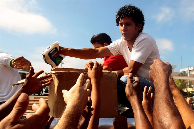 Viaje a la zona cero del terremoto de Ecuador en un convoy de ayuda humanitaria