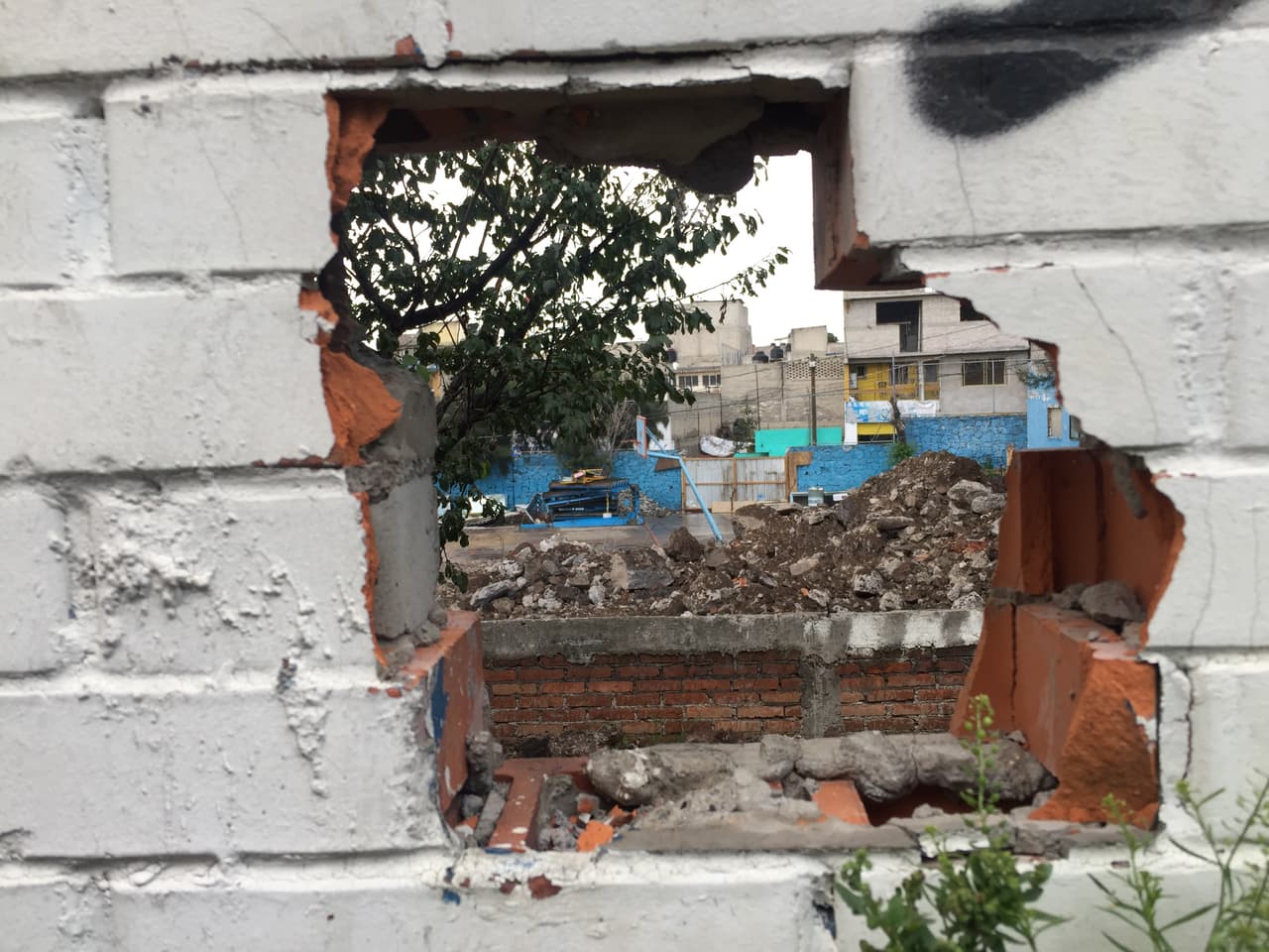 Los 653 alumnos de esta escuela tuvieron que esperar hasta junio de 2018 para que las labores comenzaran. Ahora seguirán esperando a que se conlcuya la nueva edificación que será, según estimaciones de las autoridades, en febrero de 2019.