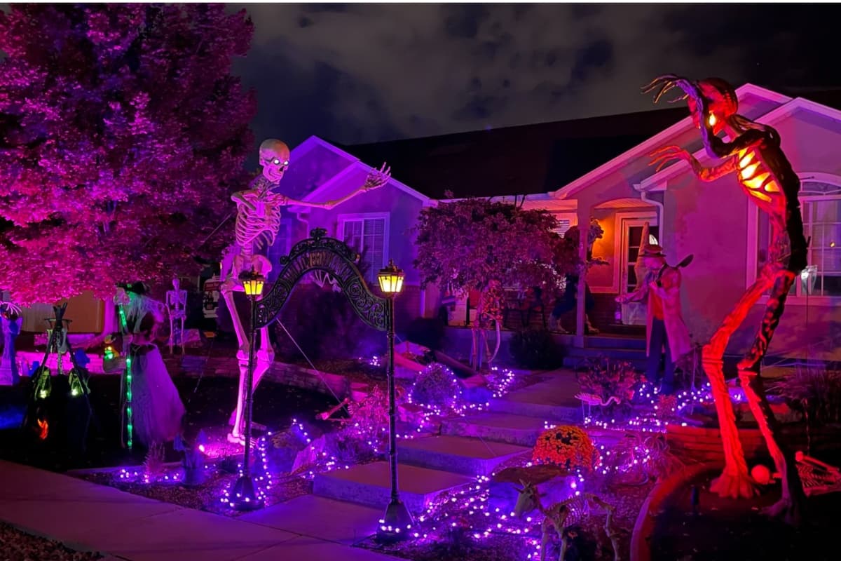 Además de esta magnífica exposición, el lunes 16 de octubre será su Halloween Bash que iniciará a las 6:00 de la tarde en Riverton City Park. Para más información de la fiesta pueden visitar las redes sociales de Riverton City.