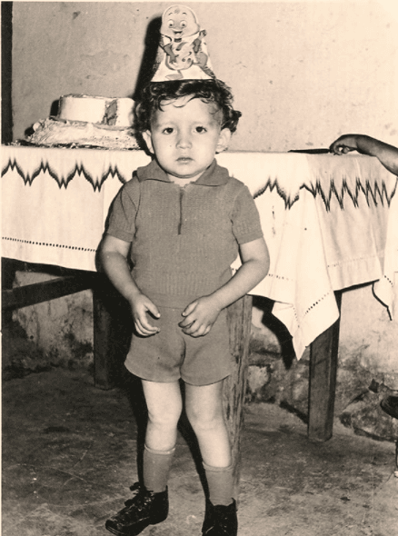 Es el hijo de uno de los mejores músicos que han nacido en el estado de Sinaloa y actualmente es el líder de la llamada 'Madre de todas las bandas'.