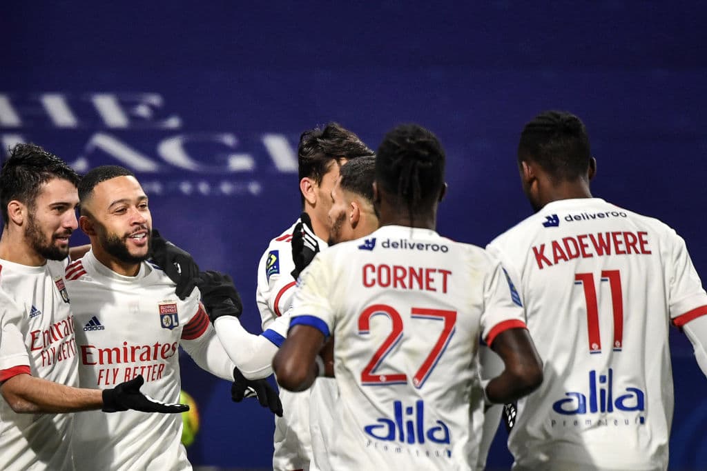 Lyon recibió y despachó al Lens 3-2 y así conserva la cima de la competición francesa con 39 unidades; Lens se queda con 27 en el octavo puesto.