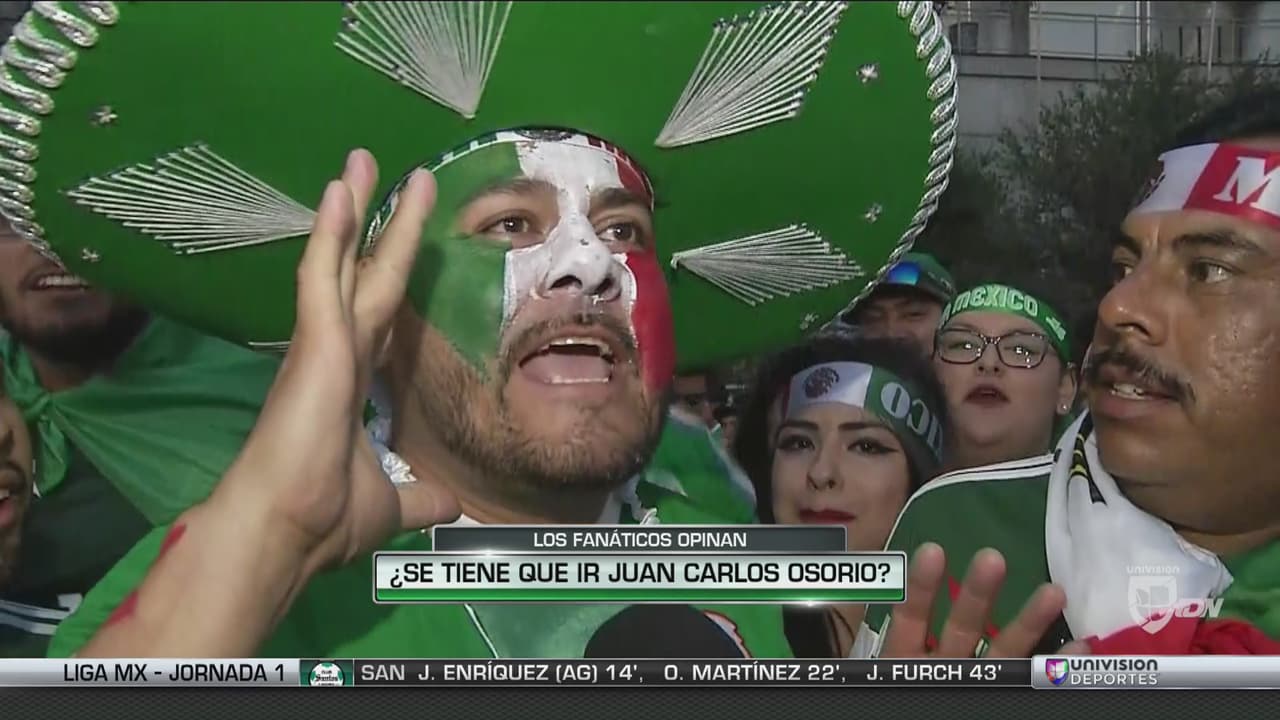 El entrenador Juan Carlos Osorio es recibido con insultos a su llegada a la Ciudad de México