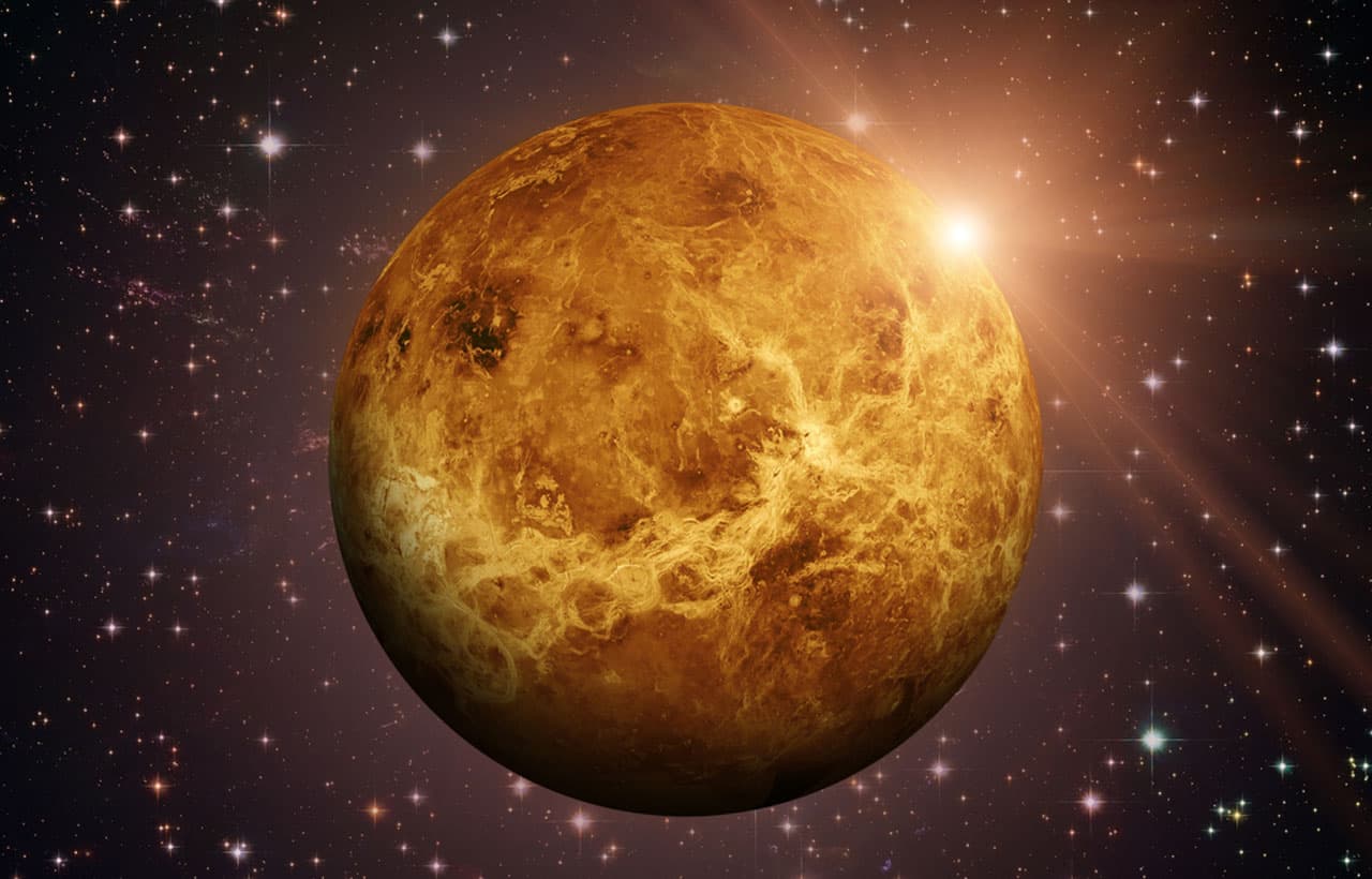 Venus es símbolo no sólo del amor sino de nuestros sentimientos, afecto, estética, sensualidad, belleza, placeres, pero dentro de su influencia negativa también lleva a la aversión, posesividad o despreocupación.