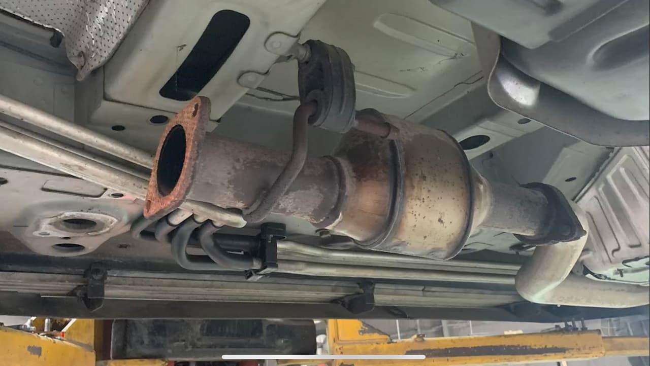 La policía de Nueva York lanza alerta por robo de catalizadores de vehículos