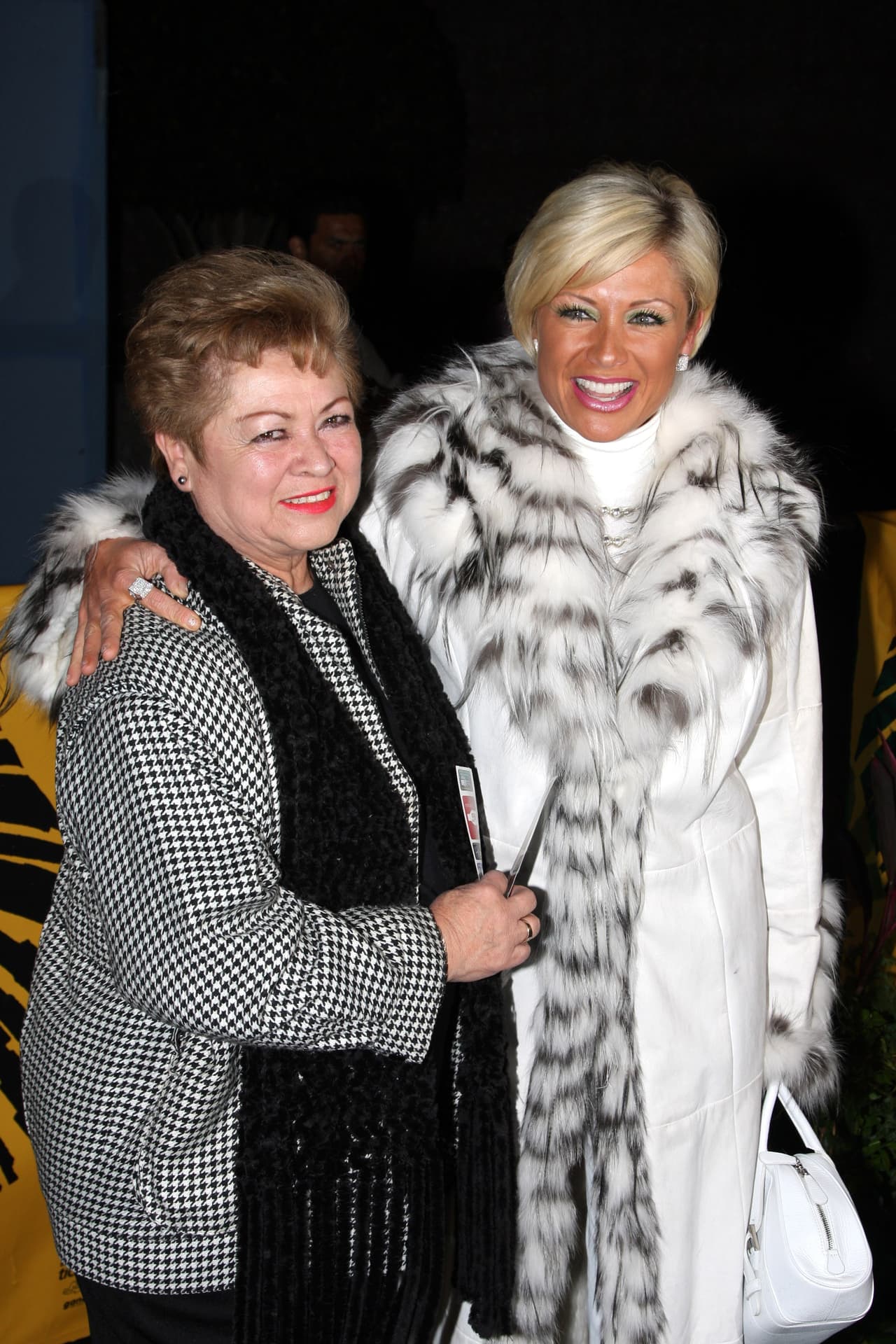 La expareja de Juan Collado pudo volver a casa el jueves 22 de enero y reunirse con sus hijos, Luciano y Carlo, así como con su madre doña Carmen León (foto).
<br>