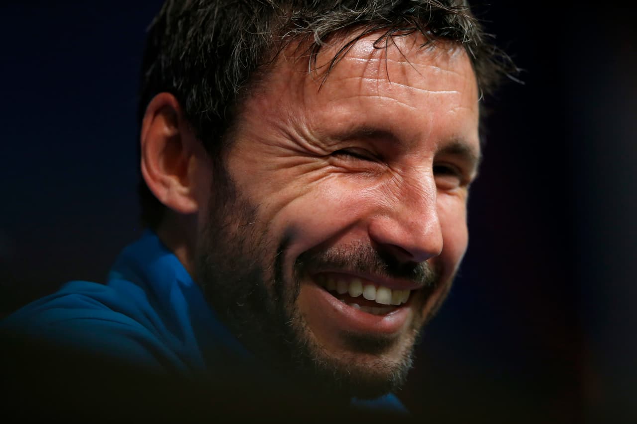 El PSV no parece haber notado la salida de Phillip Cocu del banquillo. Su puesto lo ha ocupado otro exbarcelonista, Mark van Bommel, de gran rendimiento hasta ahora.