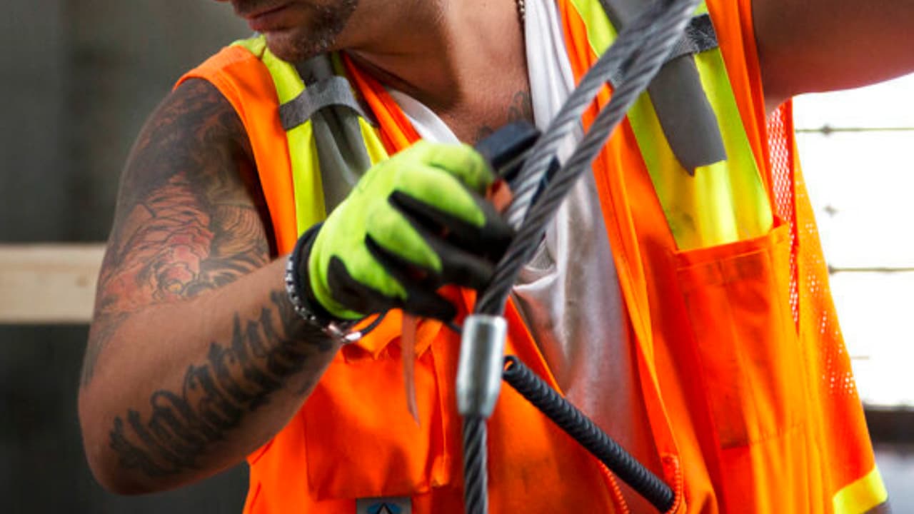 Escasez de mano de obra calificada en Florida está retrasando proyectos de vivienda, ¿a qué se debe?