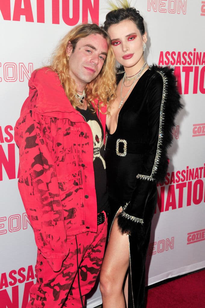 También tuvo una relación con Mod Sun, con quien terminó bien pero posteriormente, tuvieron una pelea pública en Twitter.