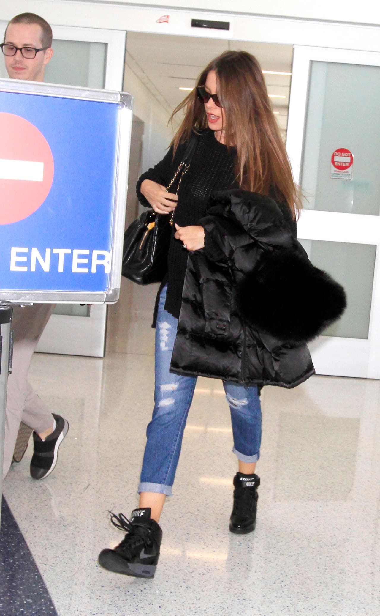 Afortunadamente Sofía no cayó al caminar casi a ciegas.