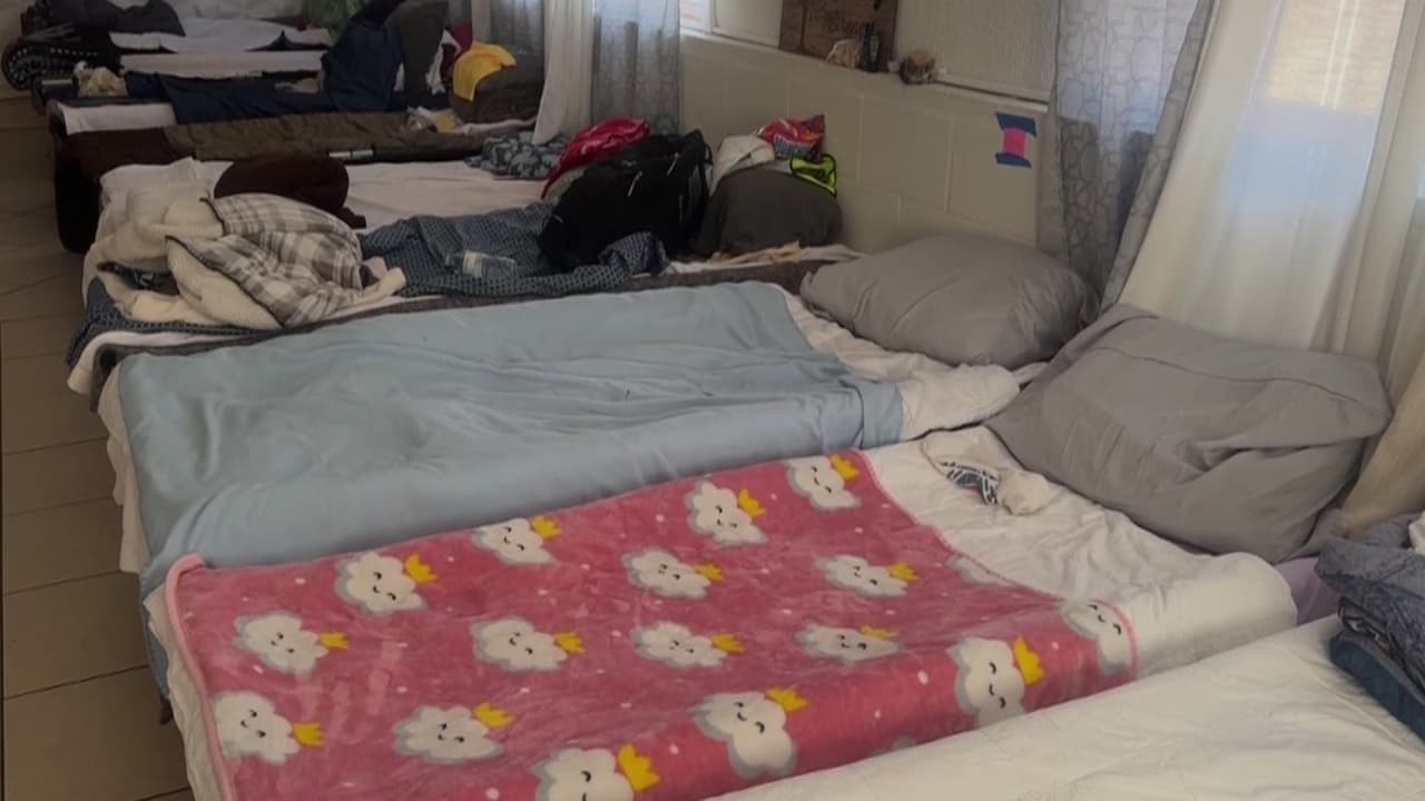 Iglesia en Kissimmee recibe a decenas de personas por el frío en refugio que dejará de operar