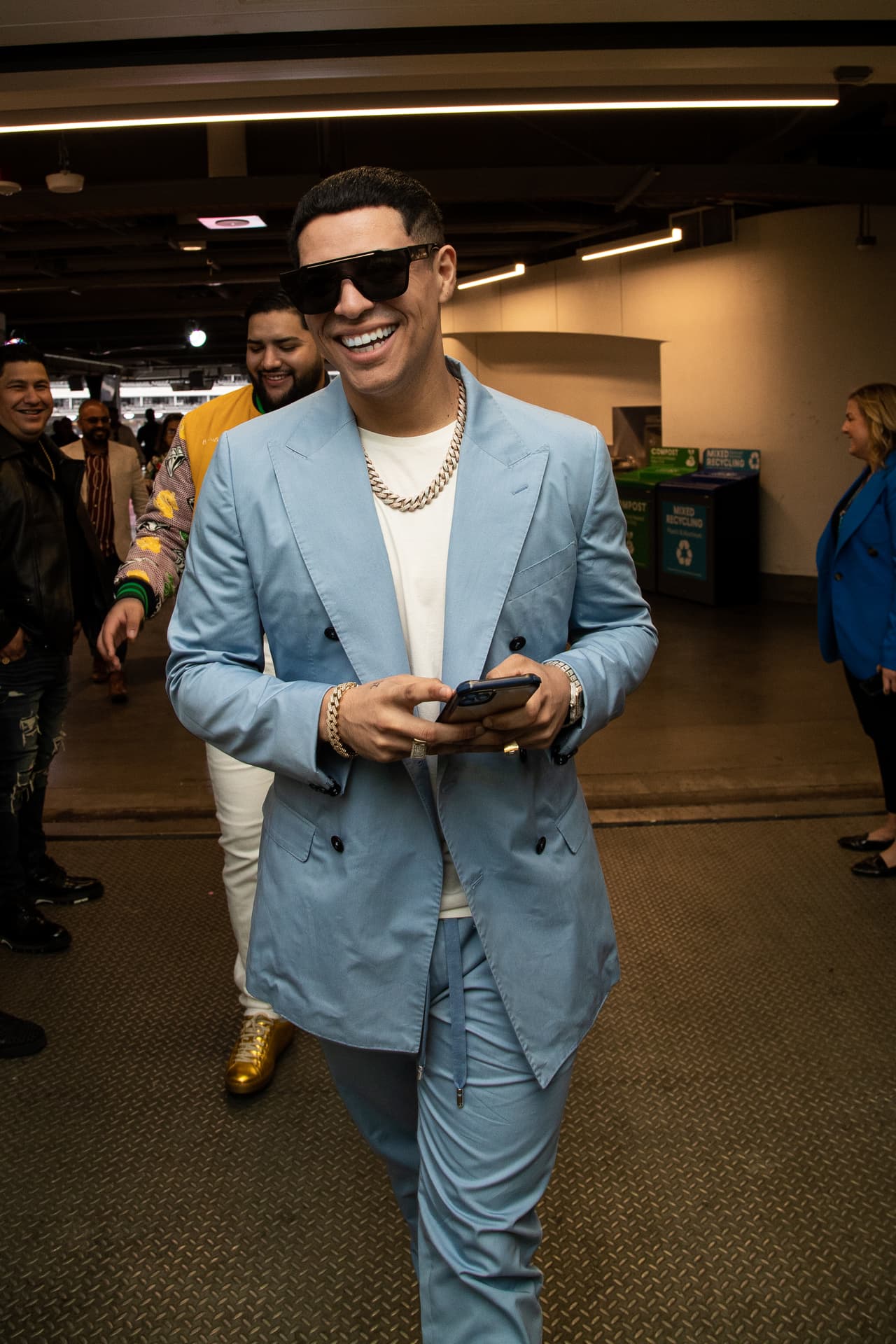 Eduin Caz tendrá este jueves 21 de julio en la edición 19 de Premios Juventud, su debut como conductor y lo hará junto a 
<u><b><a href="https://www.univision.com/shows/premios-juventud/cuatro-conductores-premios-juventud-2022" target="_blank">Danna Paola, Clarissa Molina y Prince Royce</a></b></u>.