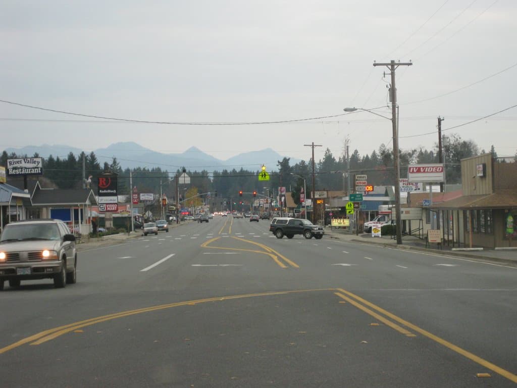 <b>En Oregon | el lugar más pobre es Cave Junction</b>
<br>
<br>🔘 
<b>Ingreso medio de Cave Junction:</b> $26,250
<br>🔘 
<b>Ingreso medio de Oregon:</b> $62,818
<br>🔘 
<b>Adultos con educación universitaria: </b>11.9%
<br>🔘 
<b>Población que vive en la pobreza:</b> 42.4%
<br>🔘 
<b>Valor promedio de la propiedad:</b> $167,400