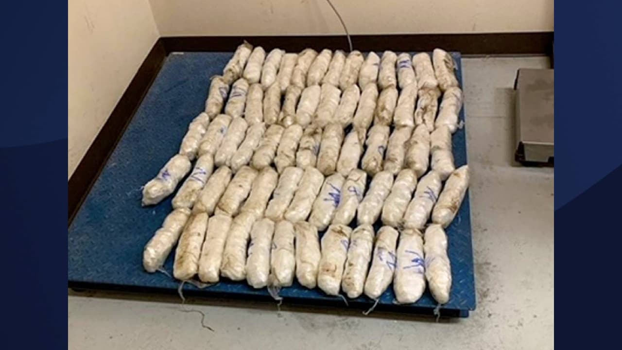 De acuerdo 
<a href="https://www.univision.com/local/arizona-ktvw/agente-de-dps-intercepta-a-conductor-en-sentido-contrario-sobre-la-i-10-en-tucson-video">AZDPS</a>, el decomiso terminó con el arresto de tres personas.