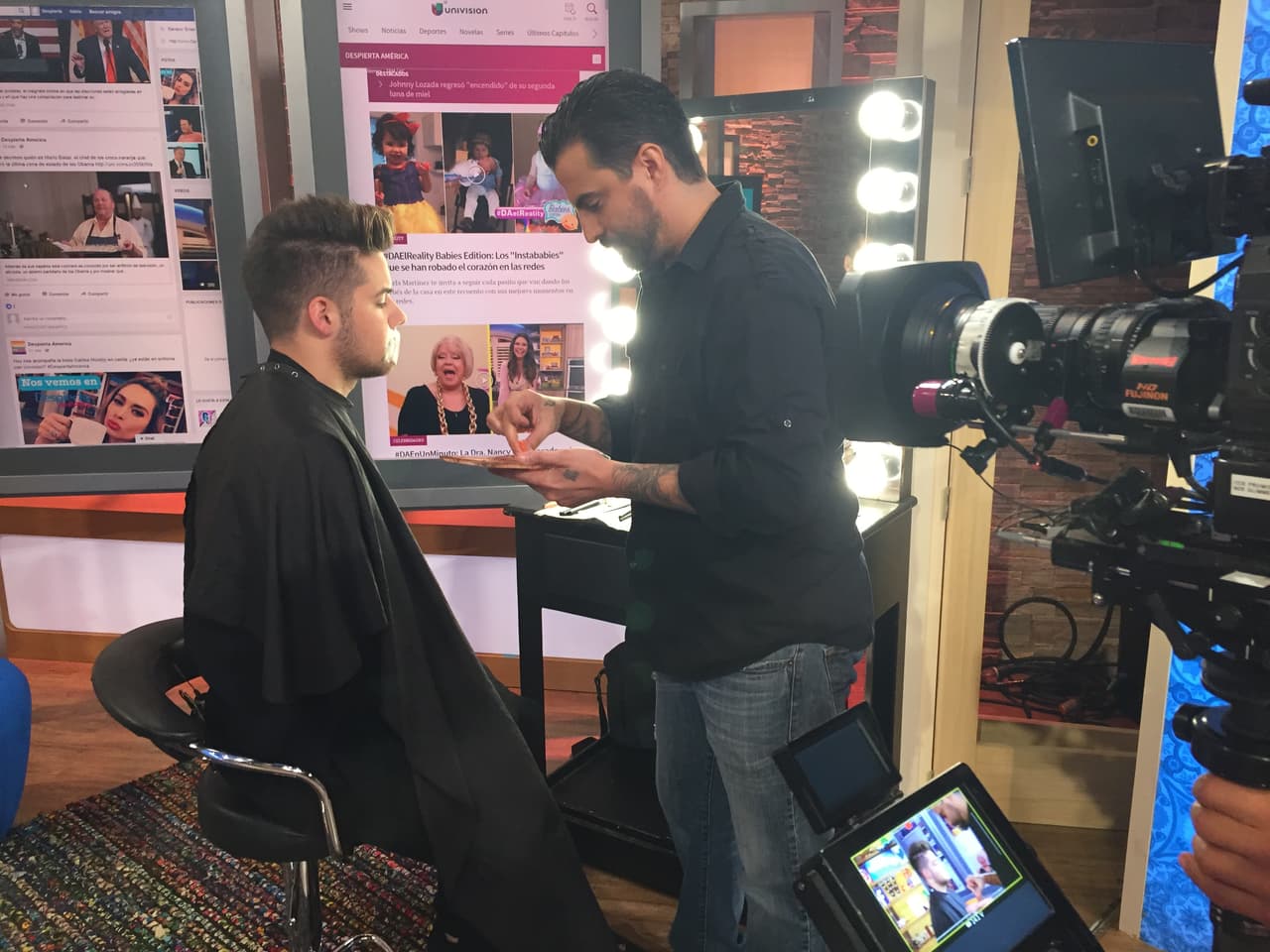 En busca del disfraz y maquillaje más terrorífico. A William le urge que llegue la noche de Halloween.