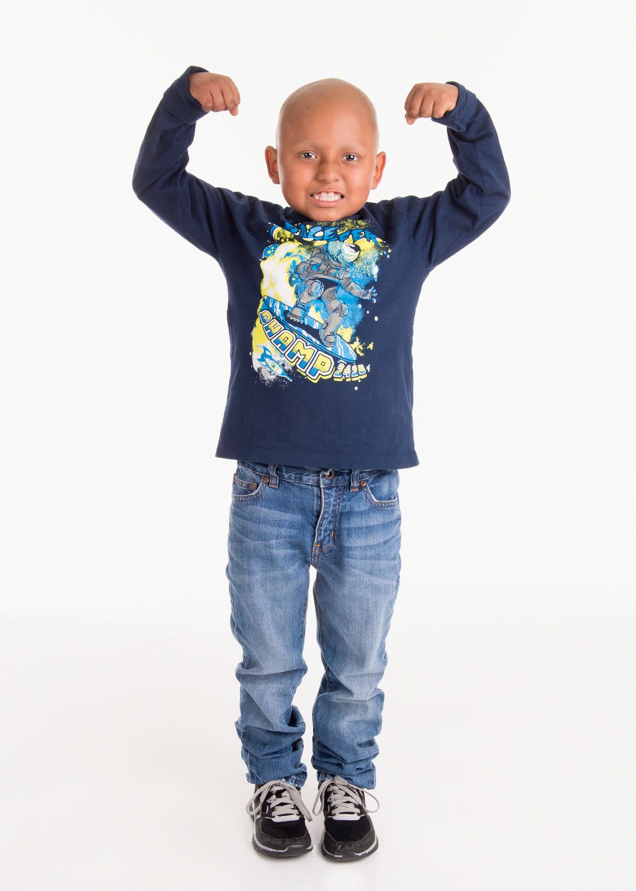 Daniel tiene siete años, le gusta estudiar, las matemáticas, jugar con su hermanita y los legos.