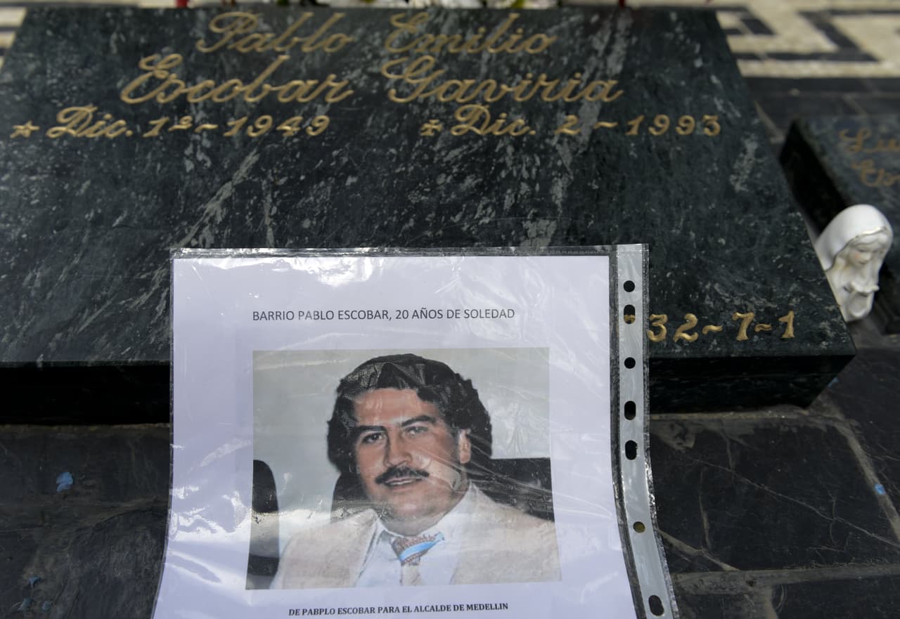A mediados de la década de 1990, luego de que el narco colombiano Pablo Escobar fue abatido, se convirtió en uno de los traficantes de drogas más poderosos del mundo.