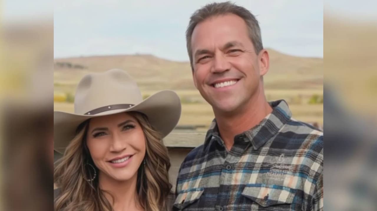 Kristi Noem enfrenta un escándalo tras revelaciones sobre la vida secreta de su esposo, Bryon Noem