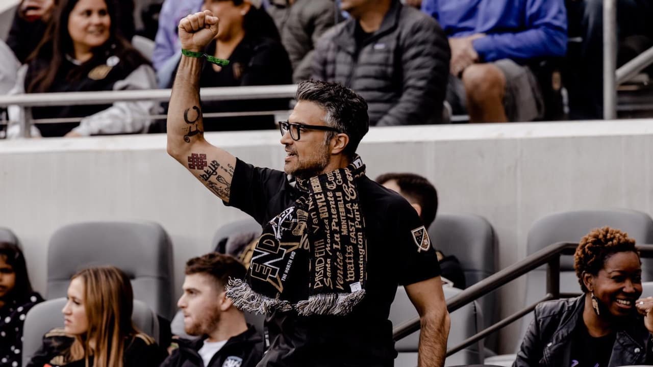 Jaime Camil se defiende de ser "un traidor" y explica por qué le va a LAFC
