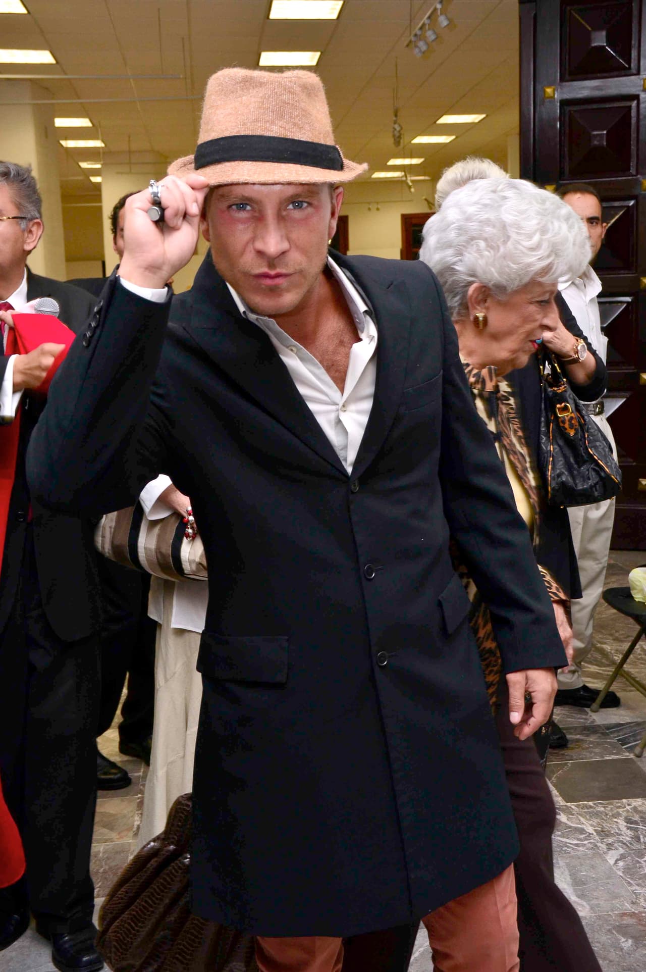 "
<b><a href="https://www.univision.com/famosos/horacio-pancheri-ya-esta-listo-para-presentarle-su-nuevo-amor-a-su-hijo-benicio-fotos" target="_blank">Pancheri no sé</a></b>, pero está haciendo lo de (la serie) 'El juego de las llaves'. A lo mejor están haciendo ruido por eso, también se vale", dijo Zerboni.