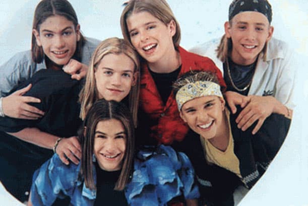 Uff fue un grupo venezolano que fue comparado con el extinto Menudo. Rawy, Marcos, Jeanra, Alexander, Jose Luis y Fabio debutaron con "Ya Lo Ves", disco con el cual lograron Disco de Oro y Platino en varios países.