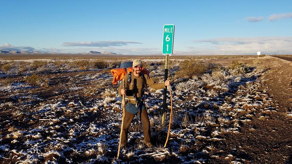 Algunos de los peligros que se topó en el camino fueron la falta de agua, el calor extremo, que casi lo atropellaron y su encuentro con los traficantes de droga.