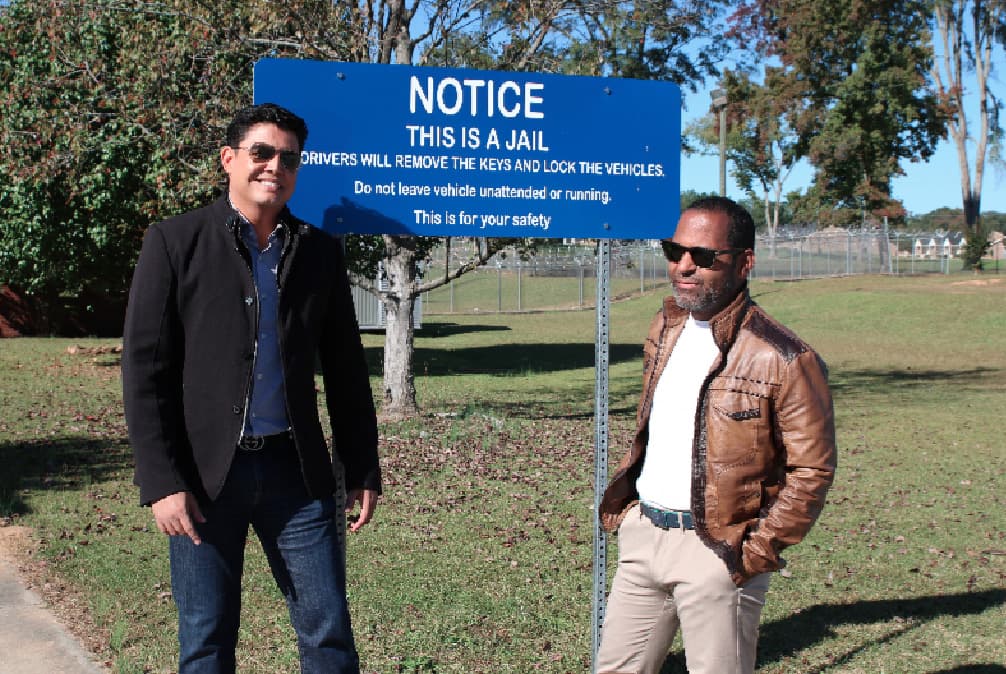 Siempre profesionales, Orlando Segura y Tony Dandrades han seguido paso a paso la noticia de Larry Hernández.
