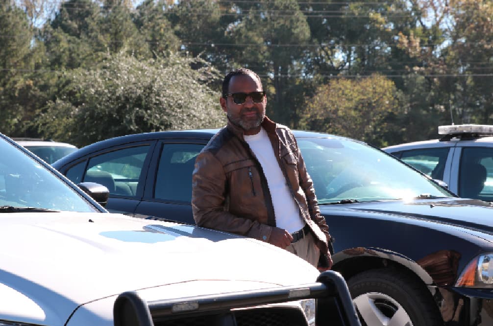 Tony Dandrades hace lo mismo por las tardes para el público de Primer Impacto.