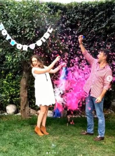 “Qué mejor día que el día del amor para compartirles que estamos felices de que seremos papás de una hermosa niña, la vida me ha dado muchas regalos increíbles, pero este es el mejor de todos, la esperamos con los brazos abiertos y con todo el amor para darle. Gracias @rodrigo_luque por vivir conmigo esta gran aventura, ¡te amo!”, escribió.
<br>