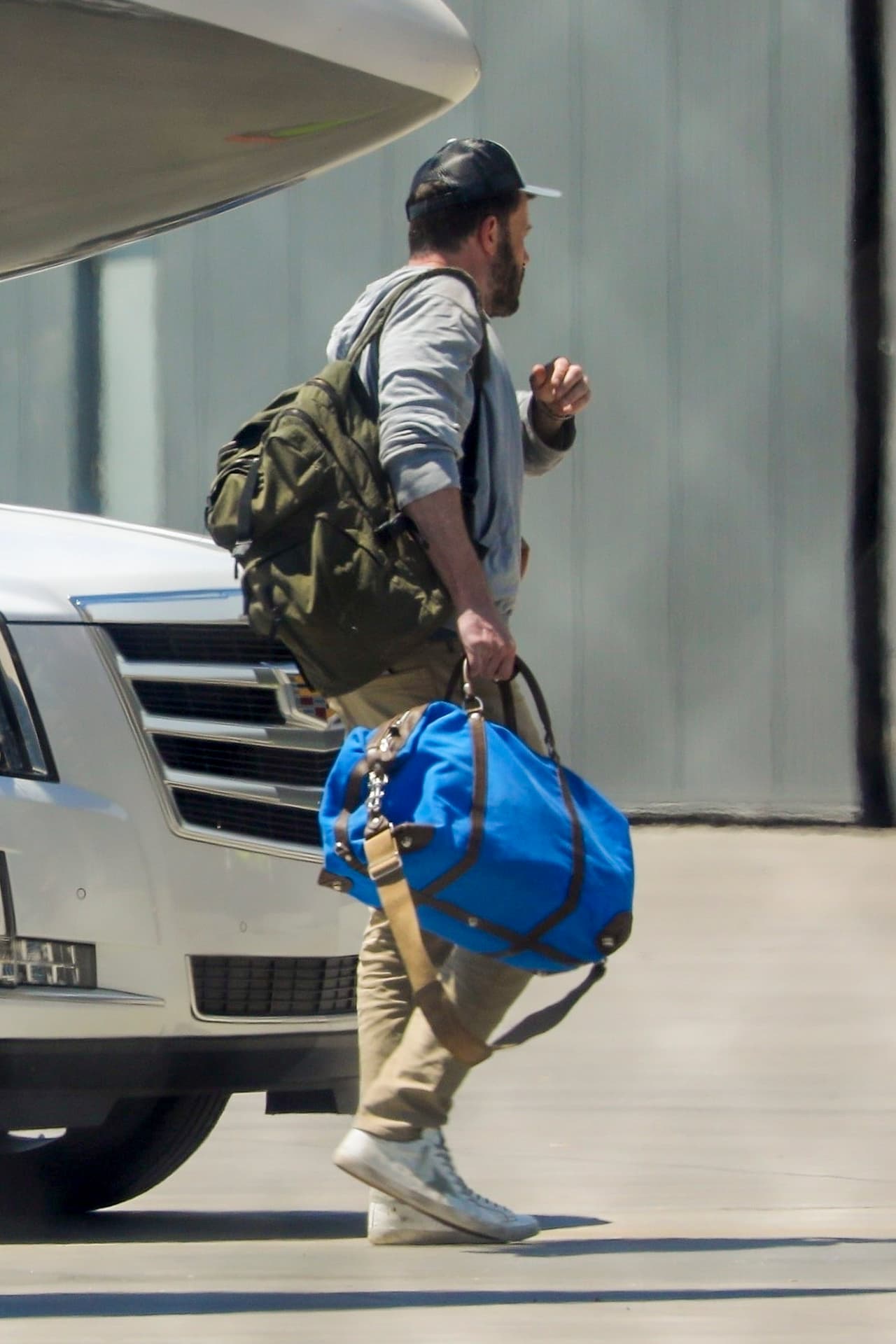 "(JLo) 
<b><a href="https://www.univision.com/shows/el-gordo-y-la-flaca/ben-affleck-propuesta-matrimonio-jlo-segunda-ocasion" target="_blank">está tan feliz con Ben</a></b>. Es tan relajado y la hace reír sin parar. Es cariñoso, dulce y solidario con ella, pero no es competitivo con ella cuando se trata de sus carreras y fama", dijo la fuente de ET Online.
<br>