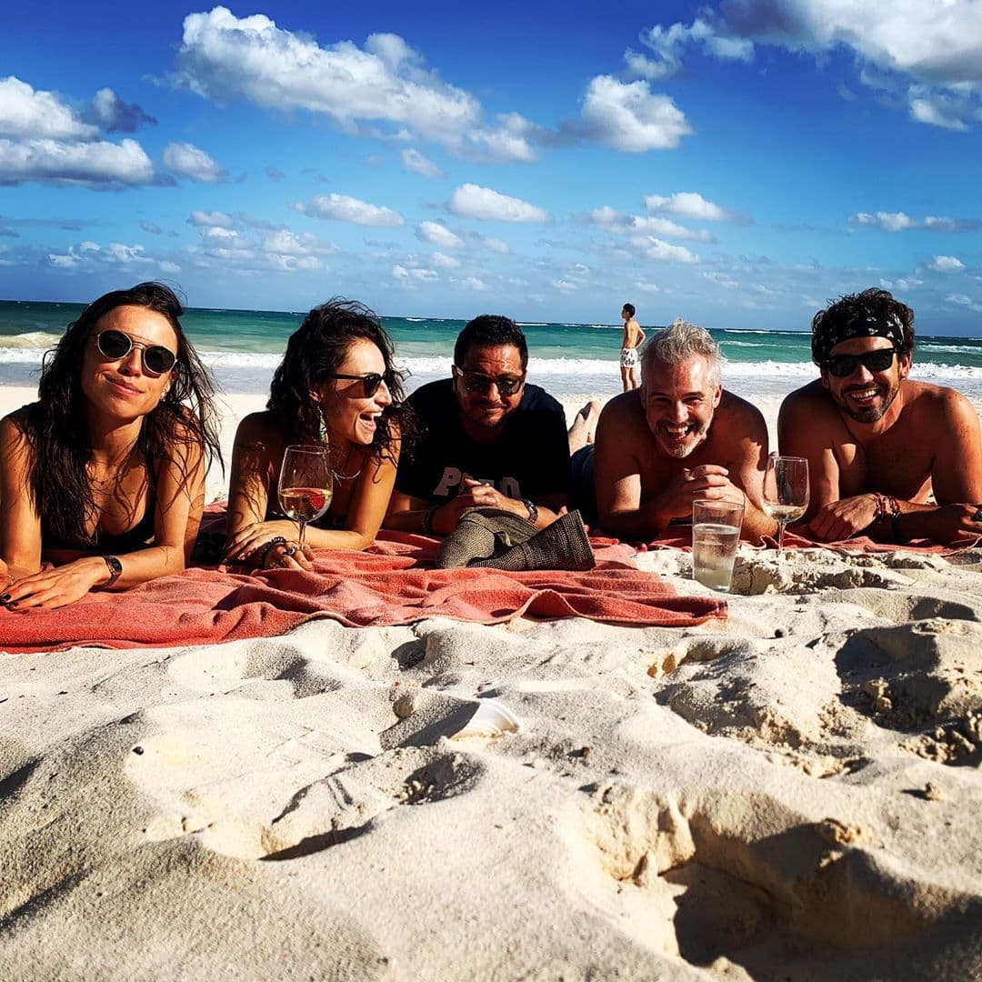 Los rumores de un romance entre Marimar Vega y Juan Pablo Medina surgieron, luego de hacerse públicas unas fotografías en donde estaban disfrutando de unas vacaciones en la playa.