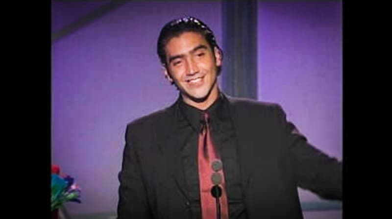 A pesar de que estuvo nominado en otras ediciones, Alejandro Fernández asistió por primera vez en 1998 a una entrega de Premio Lo Nuestro y no le fue nada mal. Ganó cuatro de sus ocho nominaciones.