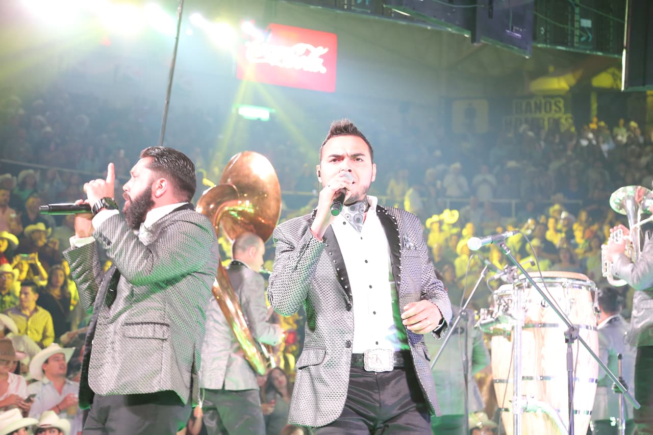 Charlie Pérez y Geovanni Mondragón interpretan los temas que todo el mundo corea.