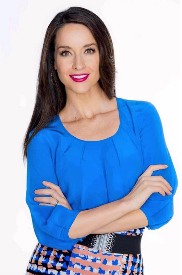 Gracias a un concurso de belleza en el que participó, conoció a Eugenio Cobo, quien le propuso estudiar actuación.