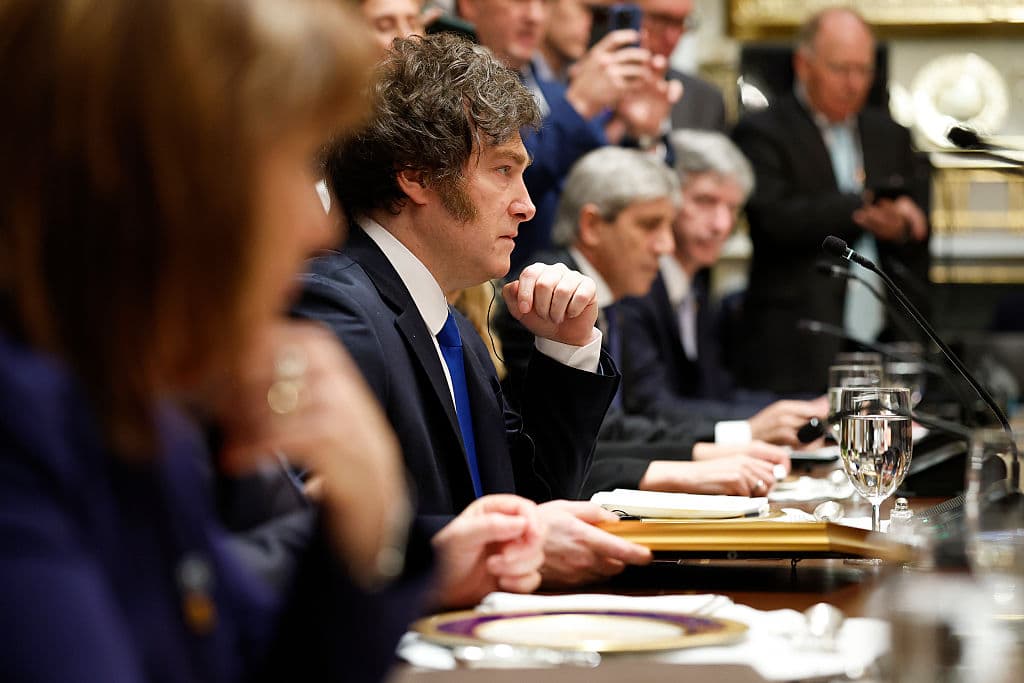 El presidente argentino, Javier Milei, en el 
<i>Cabinet Room</i> de la Casa Blanca el 14 de octubre de 2025.