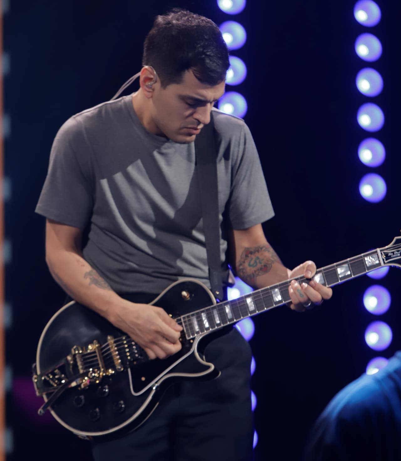 Gilberto 'Bibi' Marín hizo un veloz despliegue de su agilidad en la guitarra eléctrica, instrumento que toca desde los 11 años.