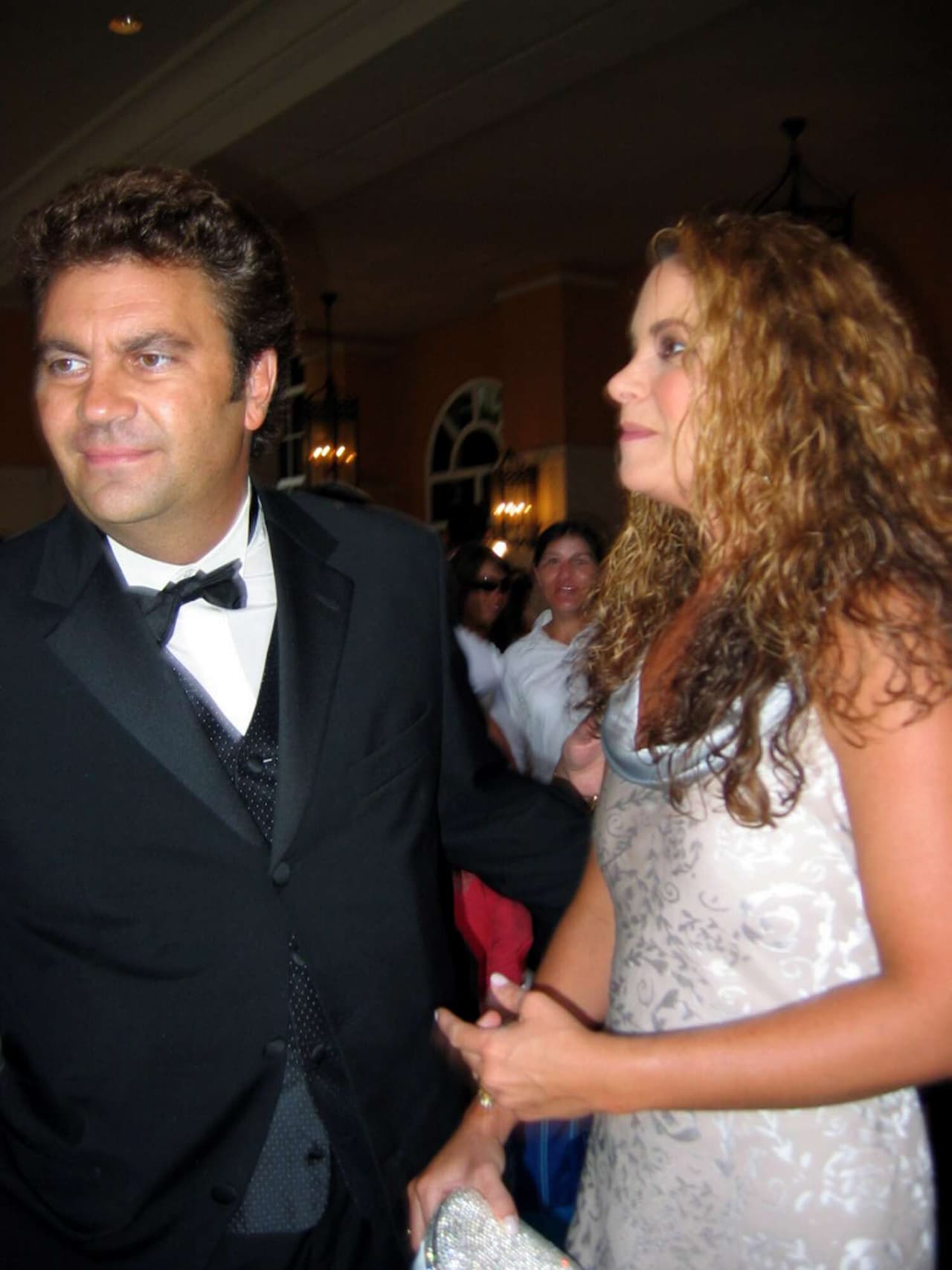 Se casaron en 1997. La ceremonia religiosa se realizó en la capilla del Colegio de las Vizcainas y fue televisada por Televisa en México y por Univision en Estados Unidos.