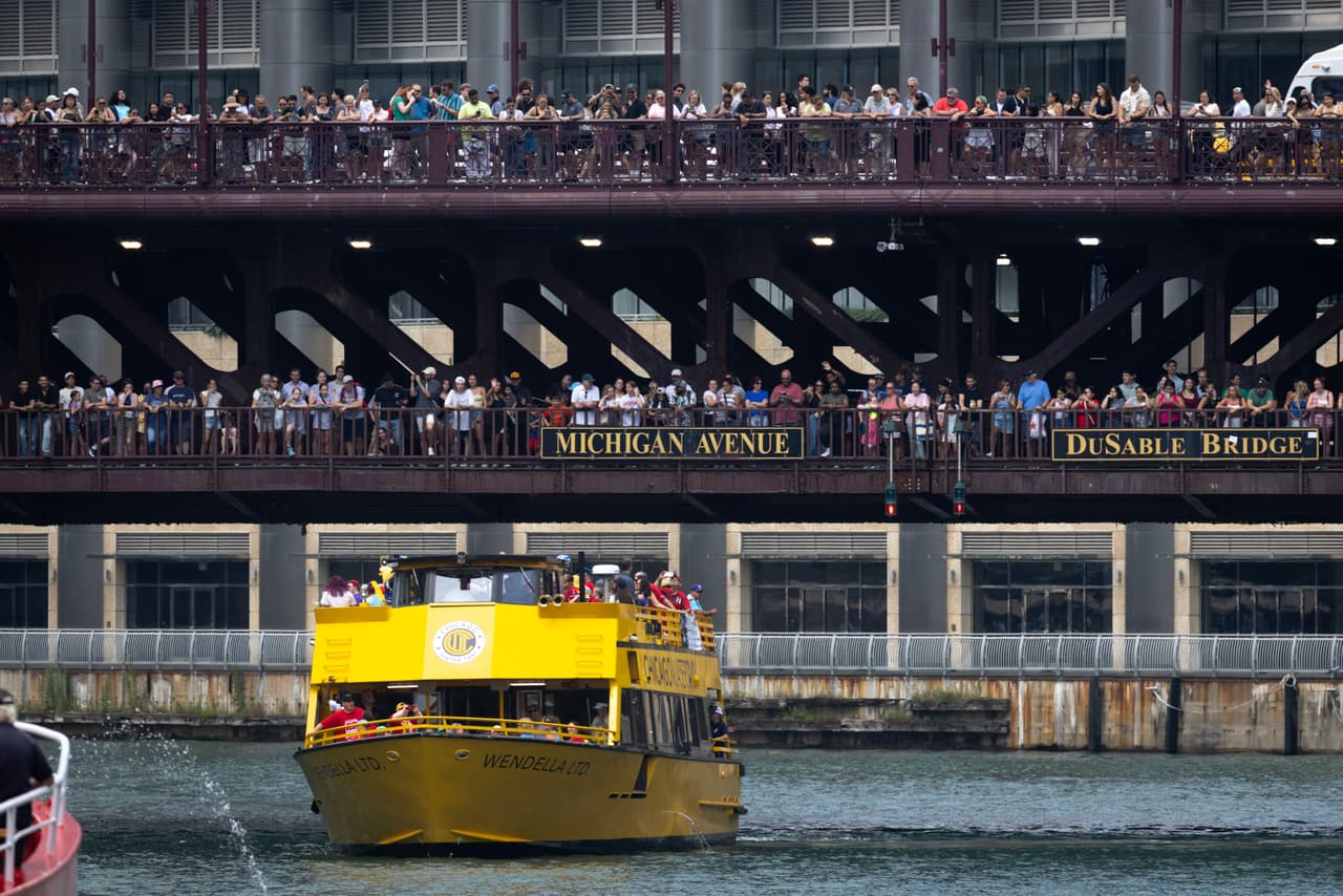 Este año, el Ducky Derby
<b>logró recaudar cerca de $600,000, </b>superando expectativas y fortaleciendo el trabajo de Olimpiadas Especiales Illinois para ampliar su impacto en la comunidad.
<br>