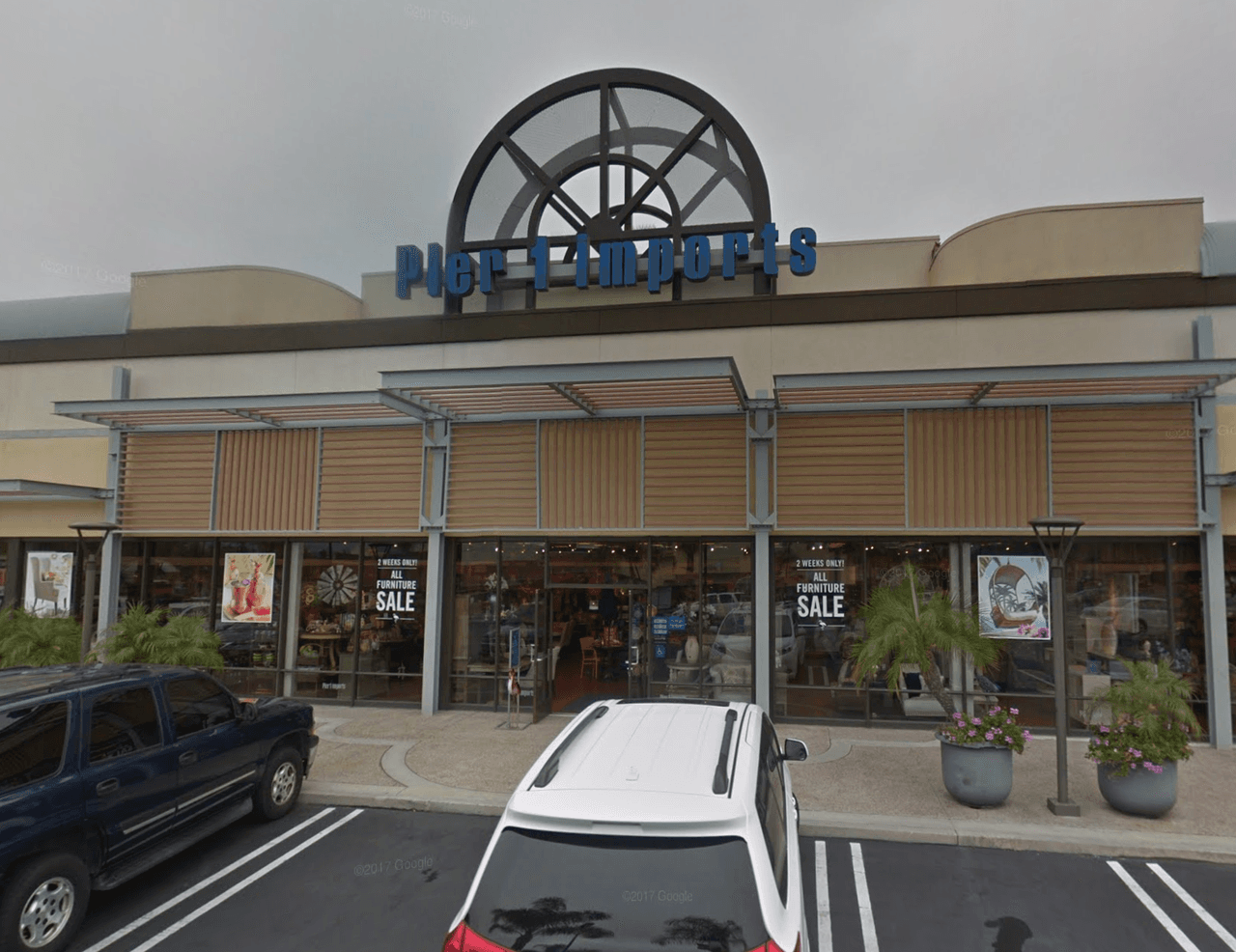 Dirección: 1272 Auto Parkway Escondido.