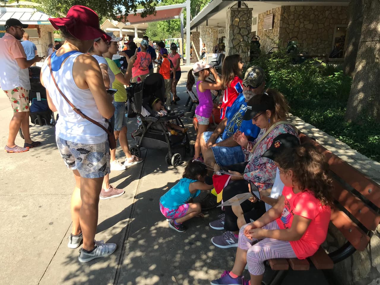 Los chicos disfrutaron pero en ocasiones tenía que buscar una sombra.