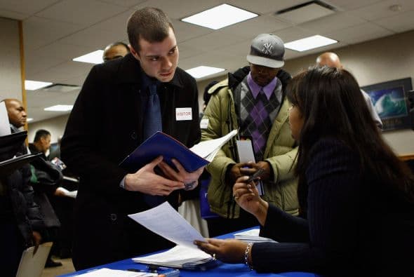 Los economistas tienen la expectativa de que el crecimiento del empleo se acelere en 2013, y prevén que la desocupación bajará a 7.8%. El PIB necesita un crecimiento de más de 3% para lograr una reducción importante en el desempleo.