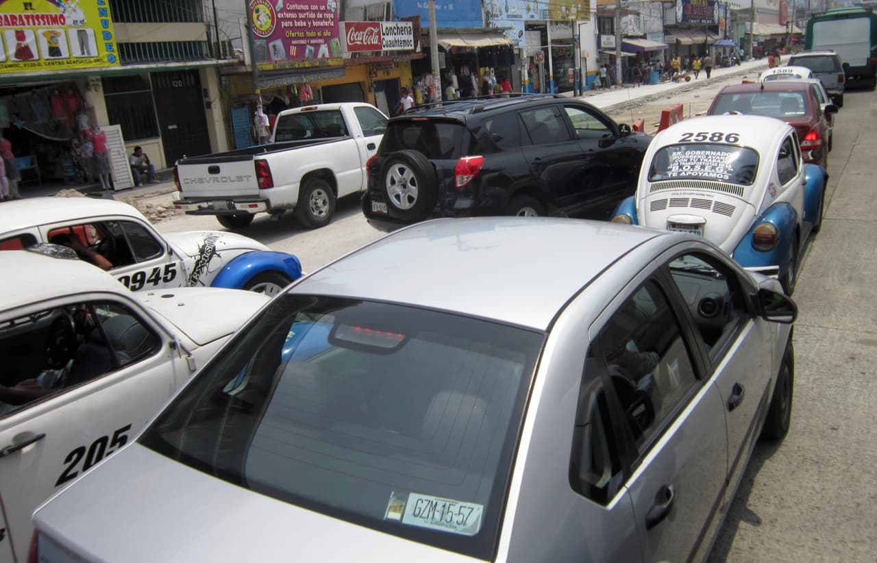 México gasta millones en infraestructura para el auto y muy poco para los peatones, ciclistas y el transporte público