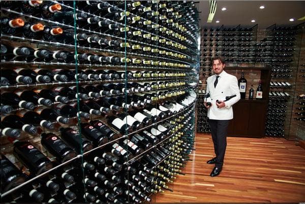 Al principio, Altair y Rolly decidieron negar su relación, porque él acababa de separarse de Campomanes, pero tras un año de relación lo confirmaron.