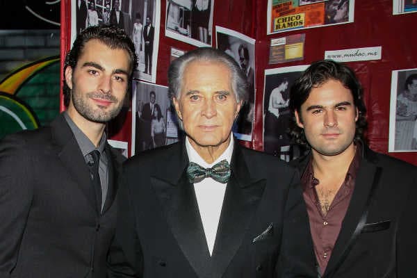 El 28 de febrero de 2018, el actor mexicano falleció a los 81 años de un "repentino paro respiratorio", confirmó su viuda.
<br>